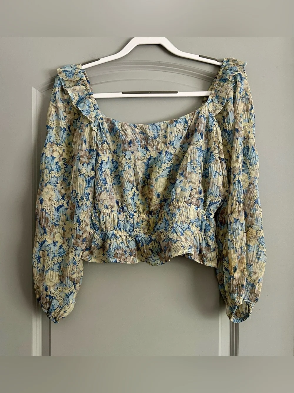ASTR The Label Blue Taupe Floral Smocked Peplum Blouse XS Anthropologie